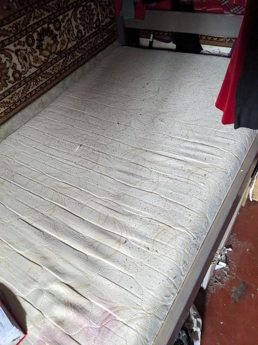 Продаю двухярусне ліжко