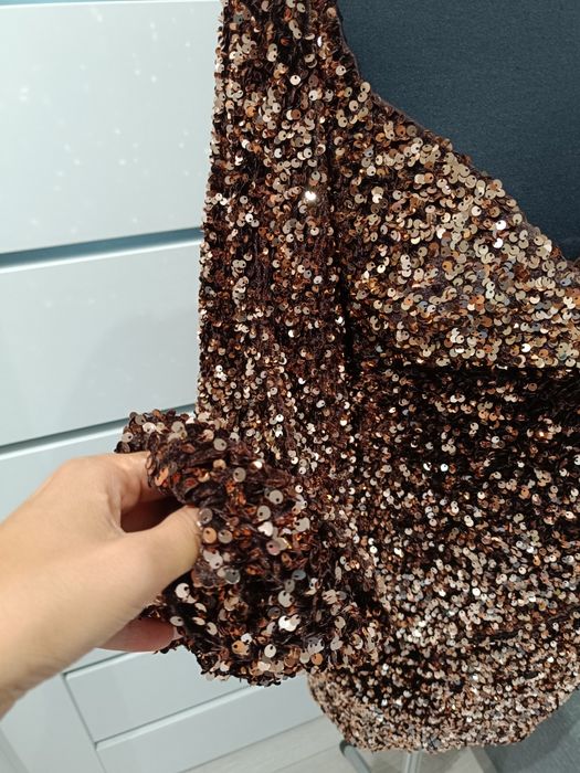 Cekinowa,elegancka sukienka o dużej objętości Nelly,rozmiar 36,impreza