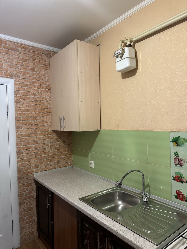 Продається фасадний будинок в центрі міста. Можна під бізнес. Торг.