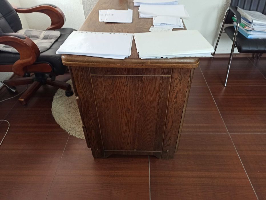 офісні столи з приставними тумбами