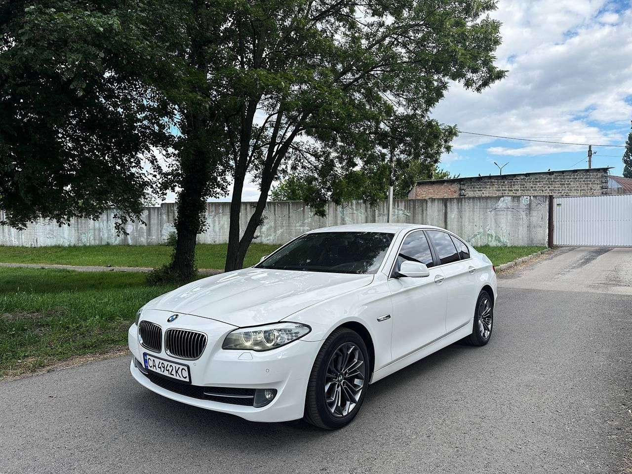 BMW F10 2.0d білий колір