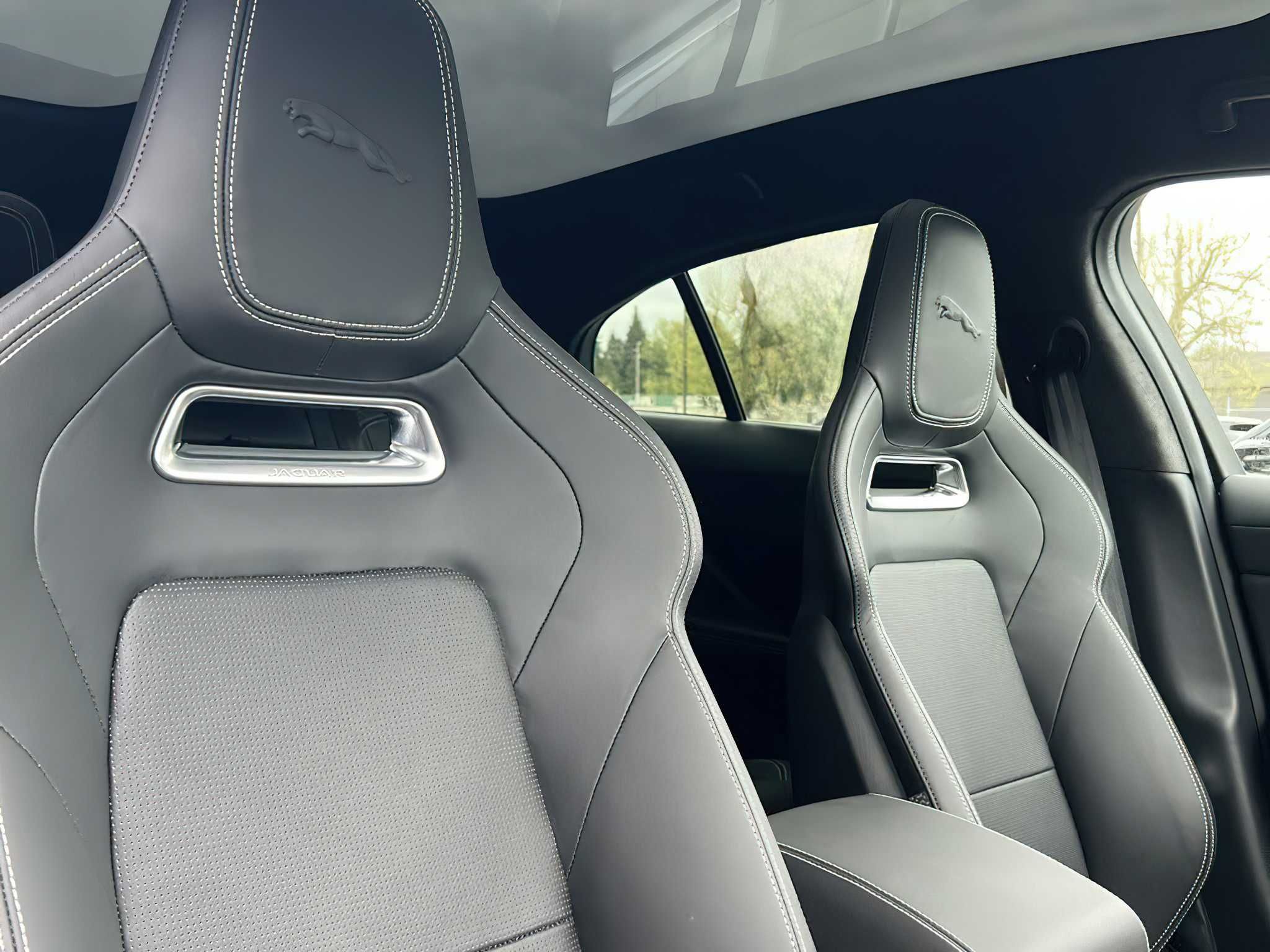 Jaguar I-PACE EV400 R-Dynamic HSE 2024