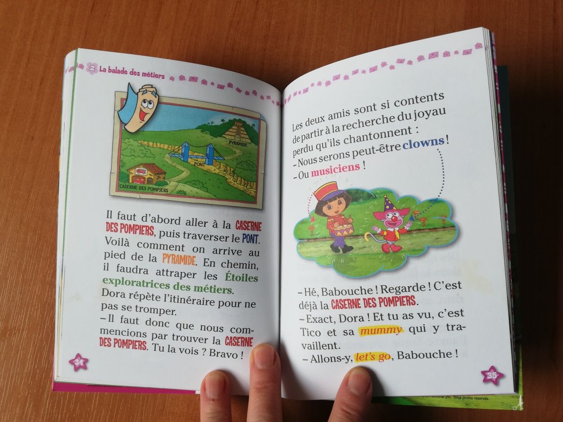 Książeczka po francusku z serii Dora poznaje świat