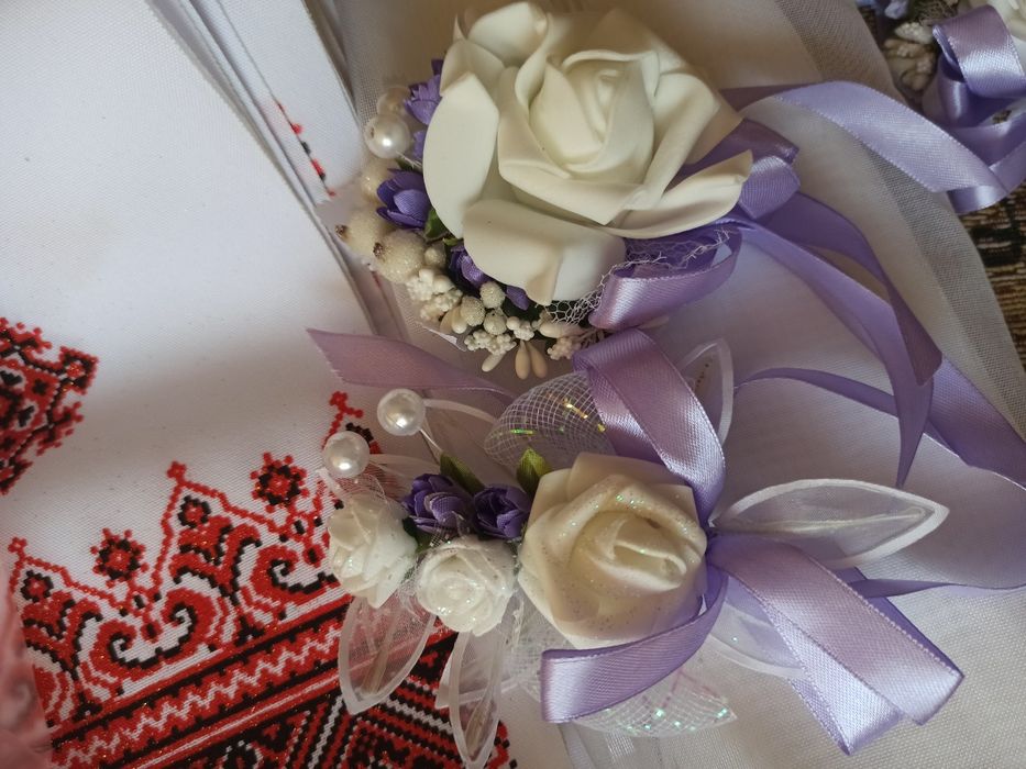 Набір бутонєрок і букета