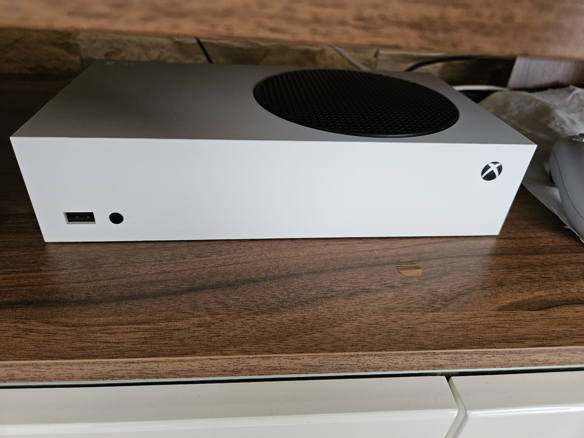 Xbox series S +dysk 512 GB seagate + Ładowarka + dodatkowy akumulator