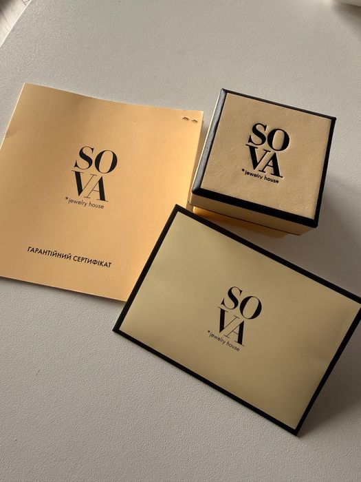 Каблучка з діамантами в білому золоті