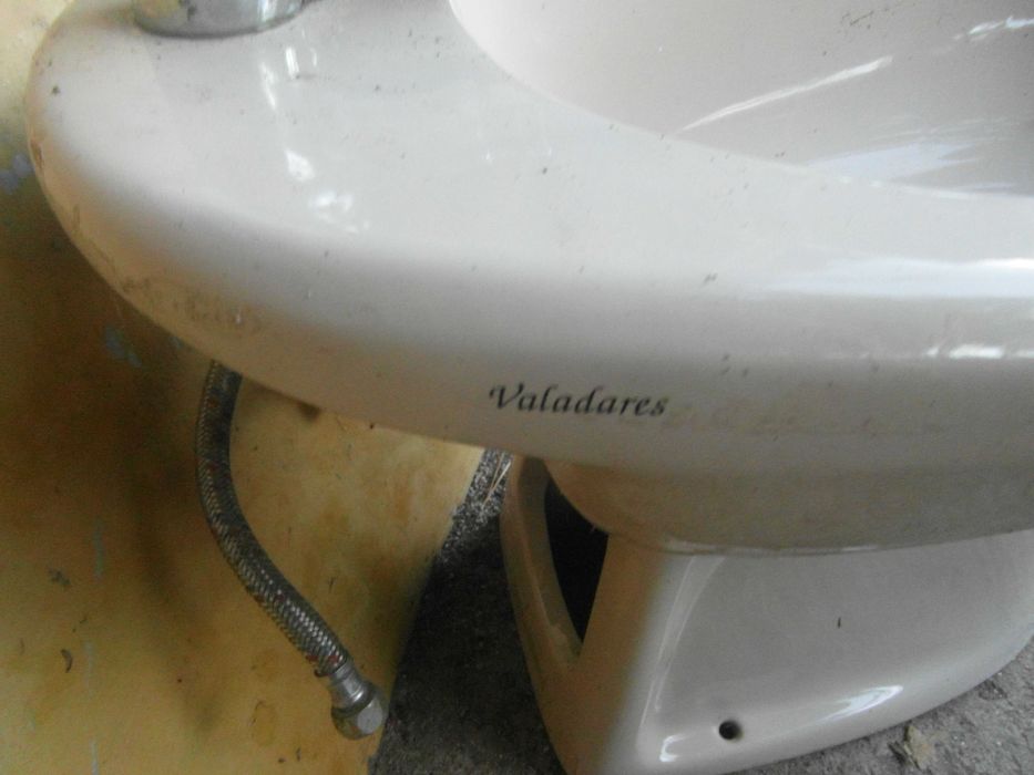 Vide rosa Valadares com torneira