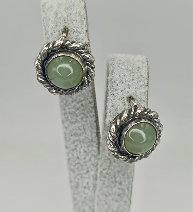Серебряные серьги 925 пробы с нефритом