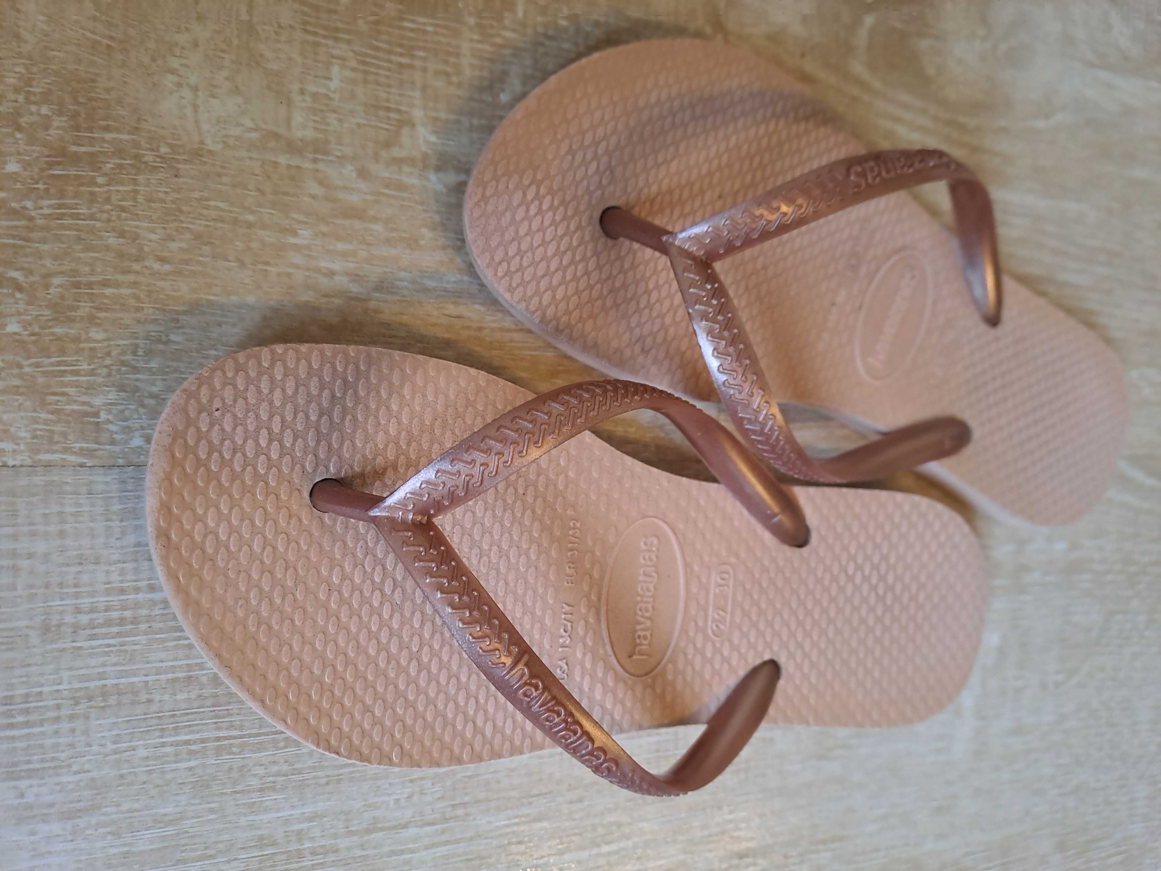 Havaiana criança.