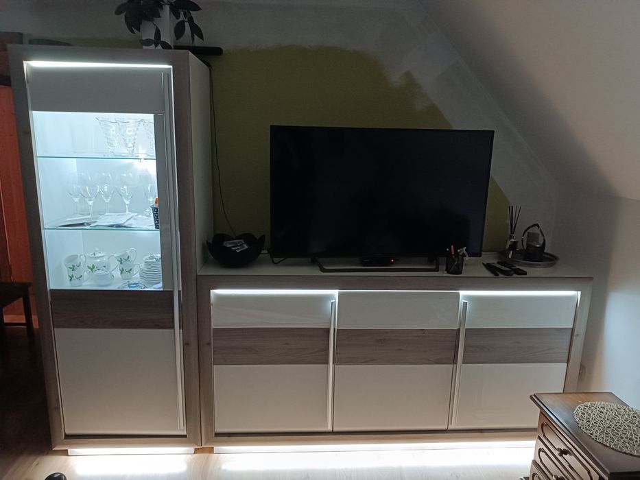 Zestaw mebli podświetlanych