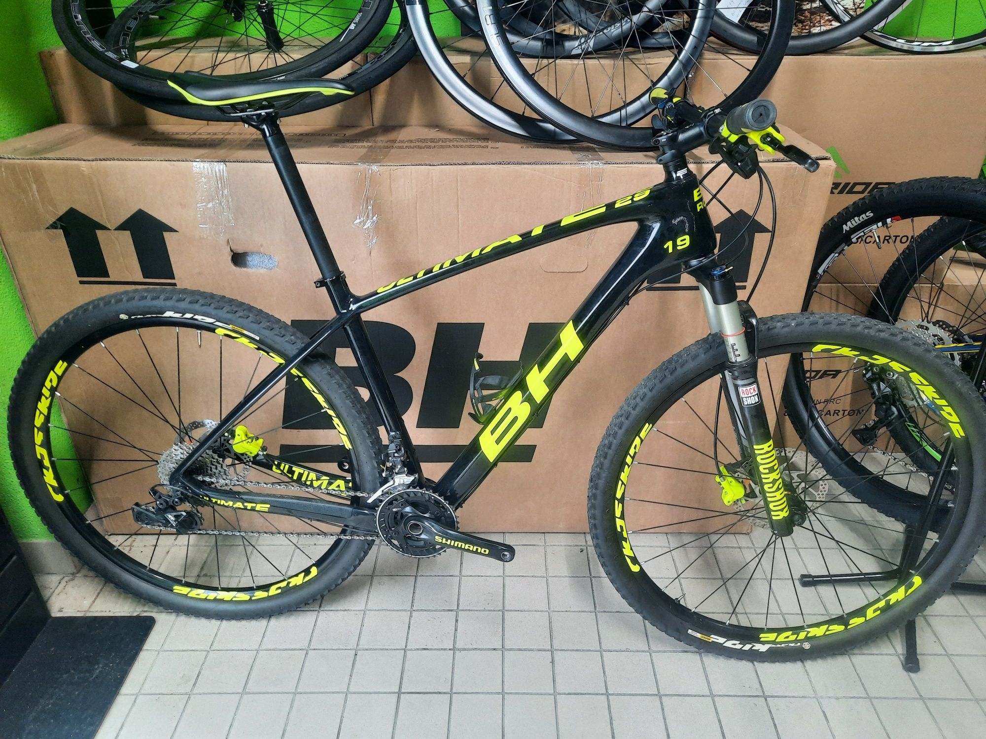 Bh de carbono  29 L impecavel