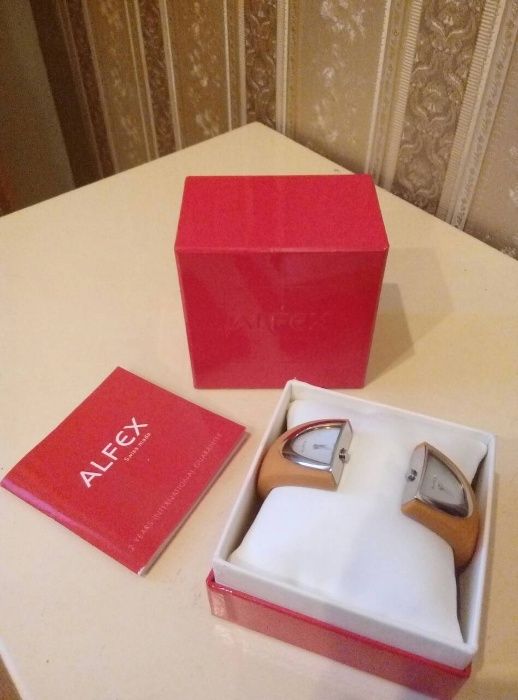 Унікальний наручний швейцарський годинник Alfex