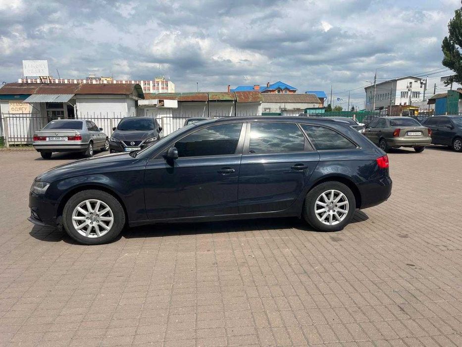 Продам AUDI A 4  (2 .0 дизель) 2013 року