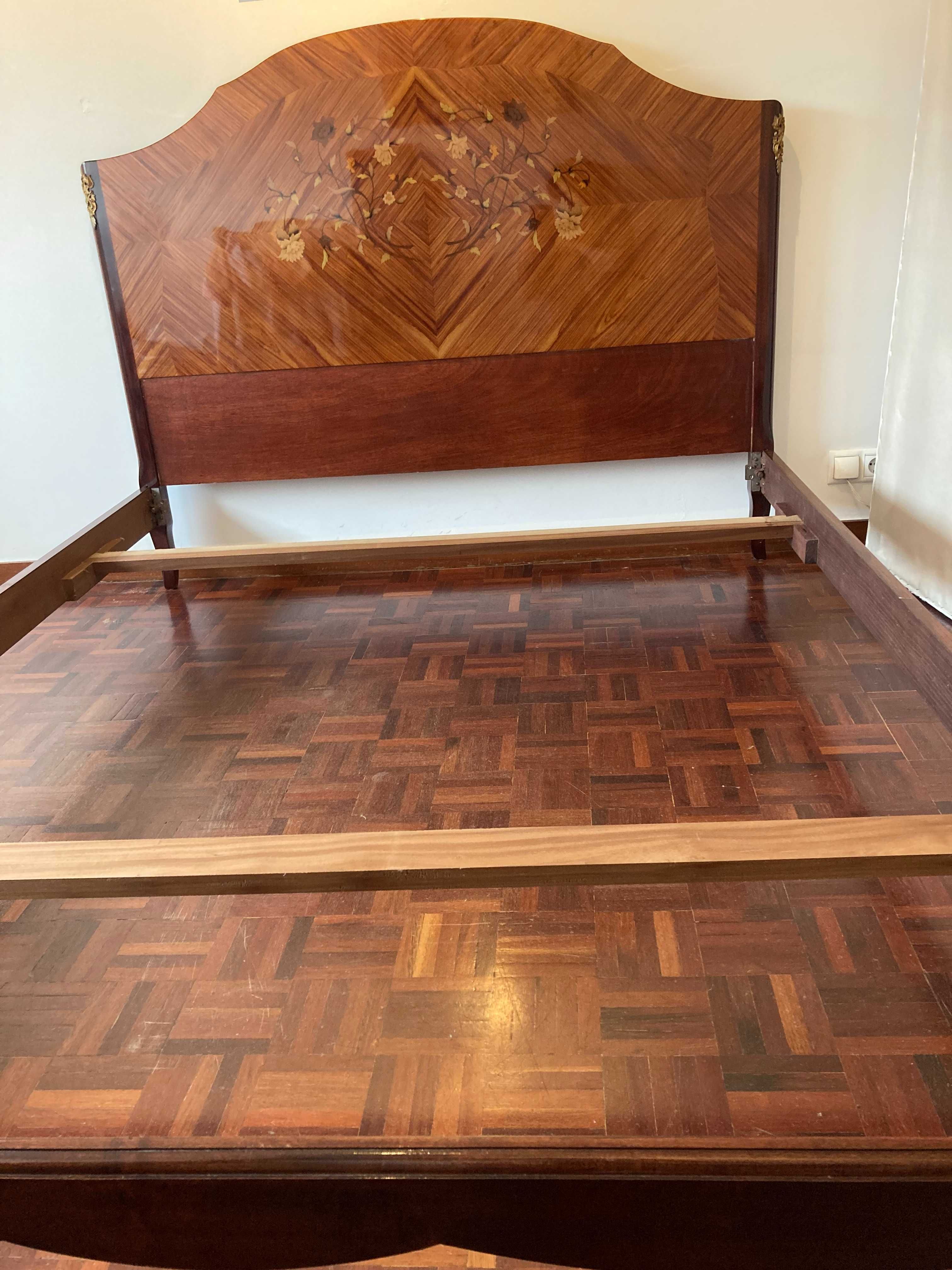 Cama Luis XV com estrado e colchão novo, Comprimento 2m, Largura 1m50