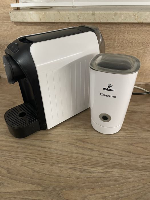 Tchibo Ekspress na kapsulki + spieniacz mleka