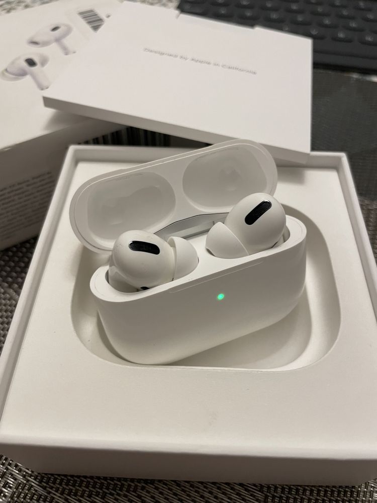 Apple AirPods Pro with MagSafe Charging Case (MLWK3AM/A)