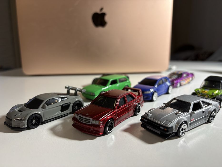 Hot wheels mercedes, audi
