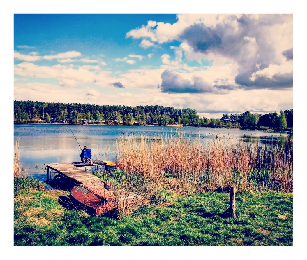 Domek na Kaszubach nad jeziorem.