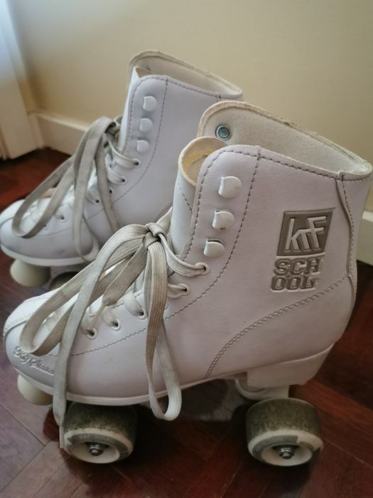 Patins de 4 rodas em bom estado