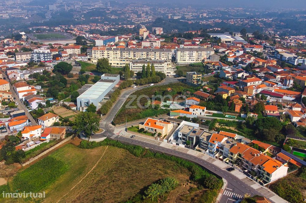 Lote de terreno p/ construção em altura com 7.000m2 - Piscinas Valb...