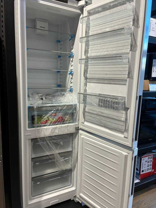 Холодильник KFN 4395 DD ws