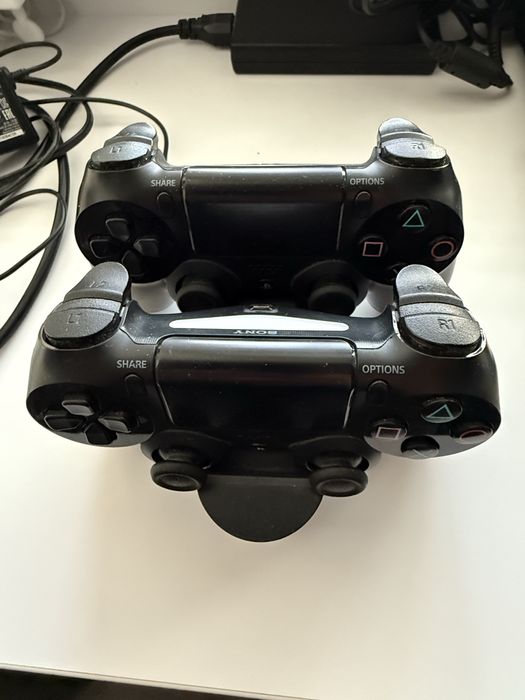 Sony Play Station 4 у гарному стані