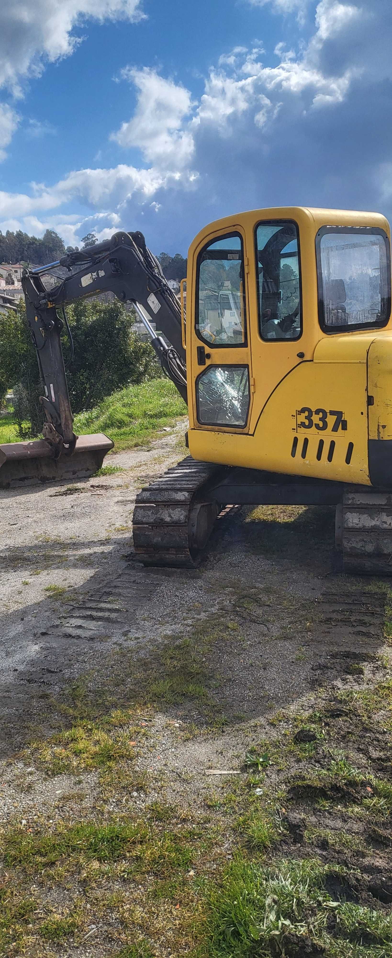 Mini giratoria bobcat 337 de 5 toneladas