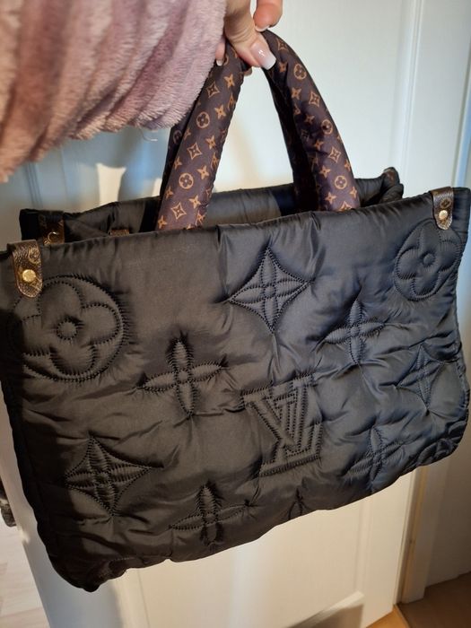 Louis vuitton torebka czarną materiał