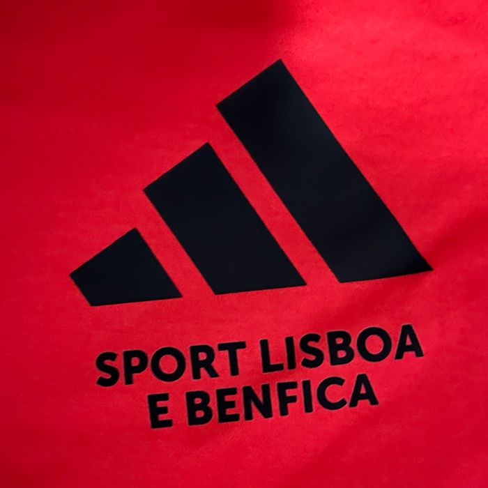 Vendo T - Shirt Benfica Adidas. ( Não Baixa de Preço ).
