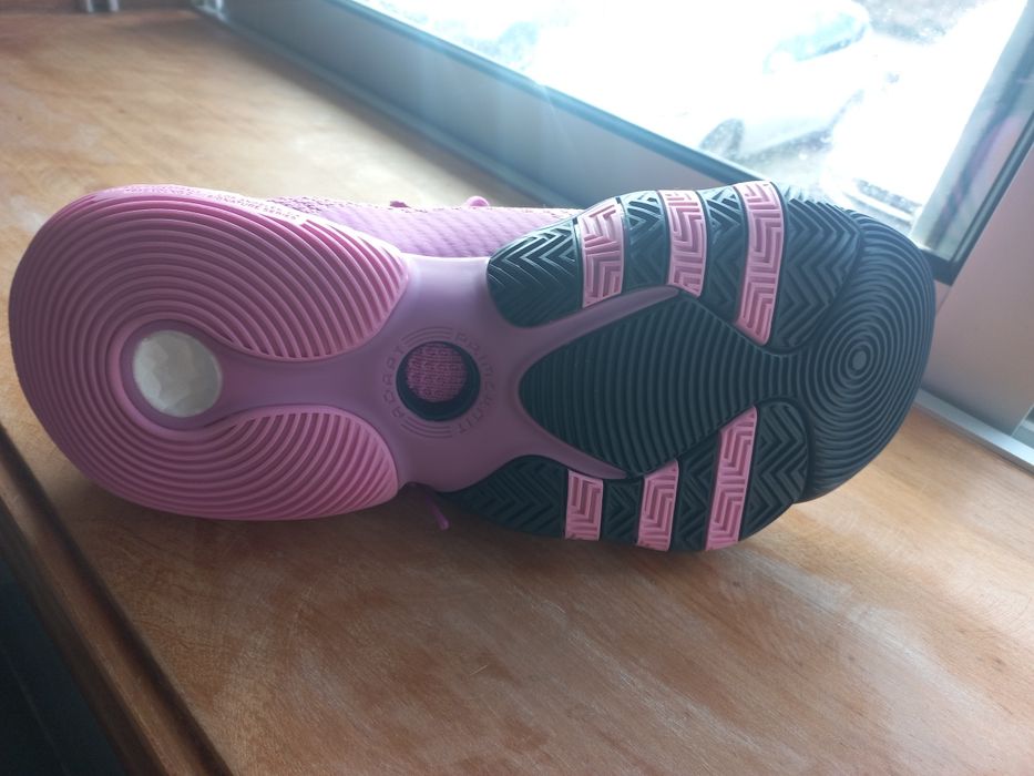 Sapatilhas  basquetebol  adidas novas