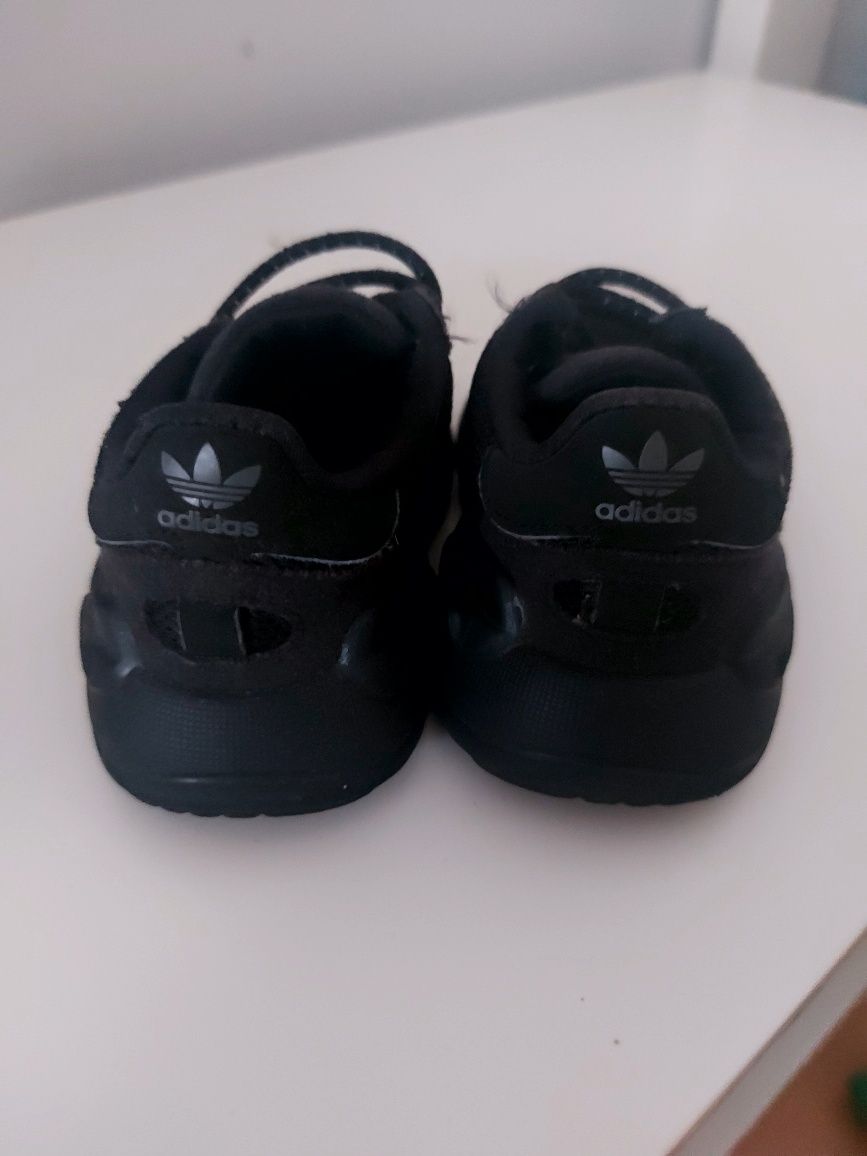 Sapatilhas adidas TAM.20