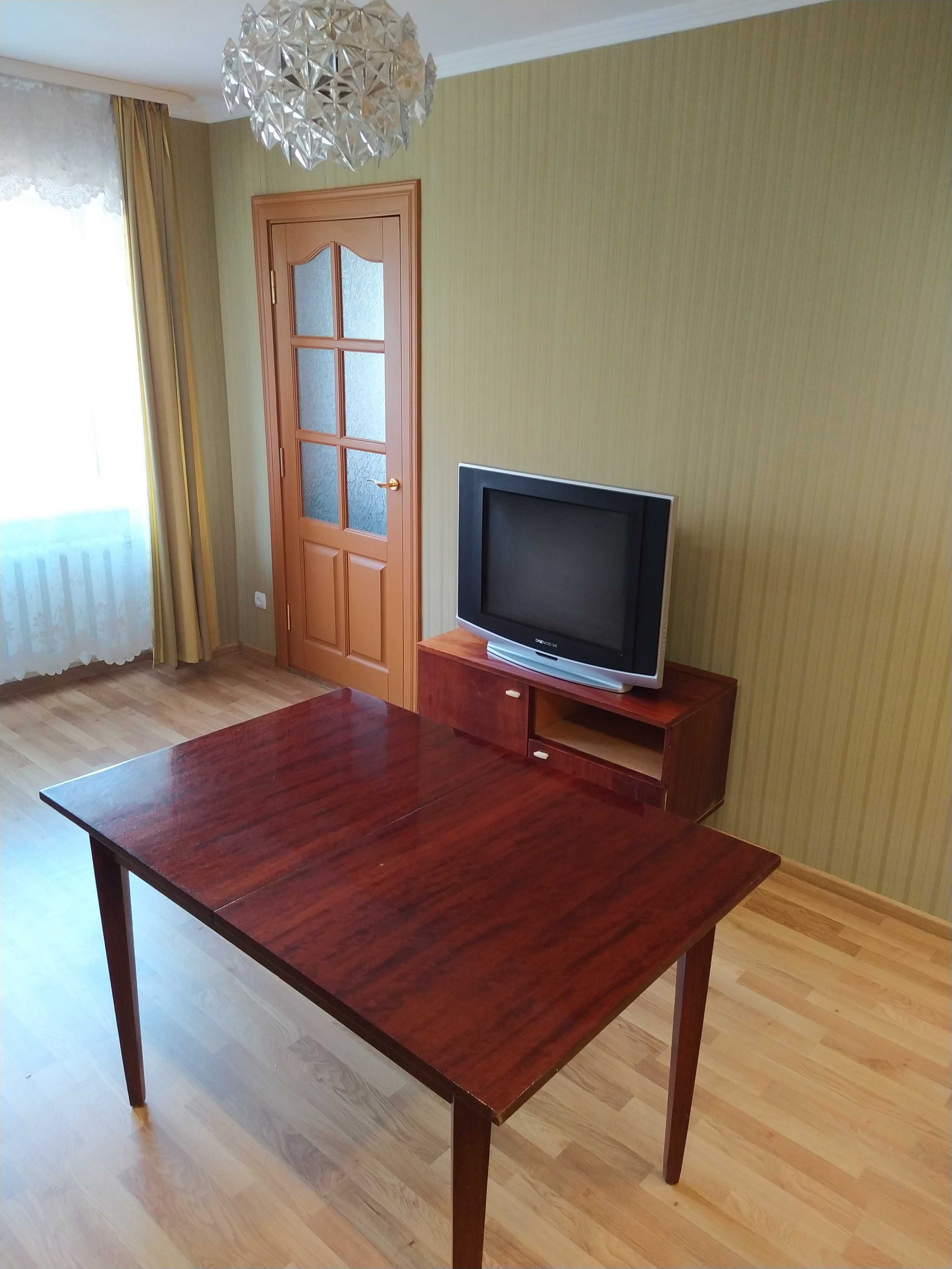 Продаж 2 кімнатної квартири з євроремонтом по вул. Князів Острозьких