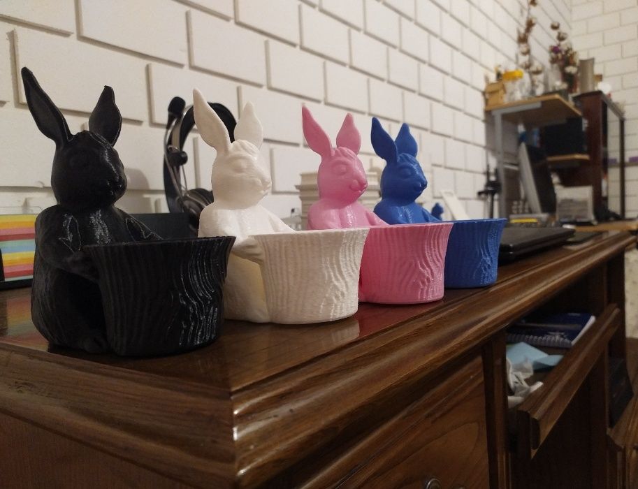 Coelhinhos da Páscoa com Cestinha – Decoração Fofa para a Sua Casa