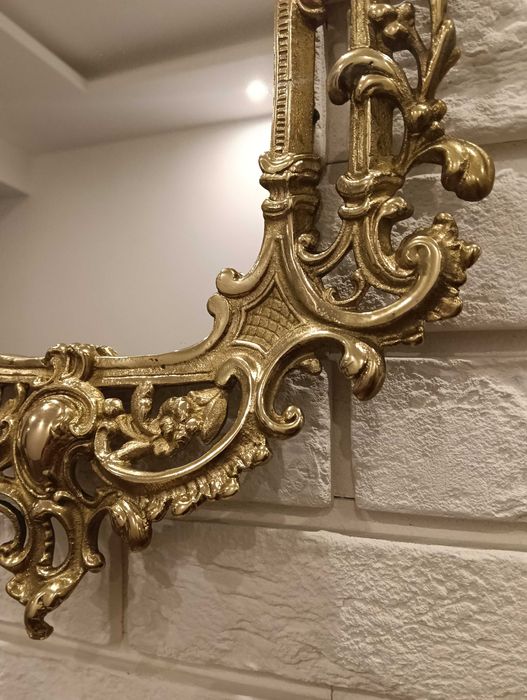 Lustro mosiężne, ażurowe w stylu barokowym.