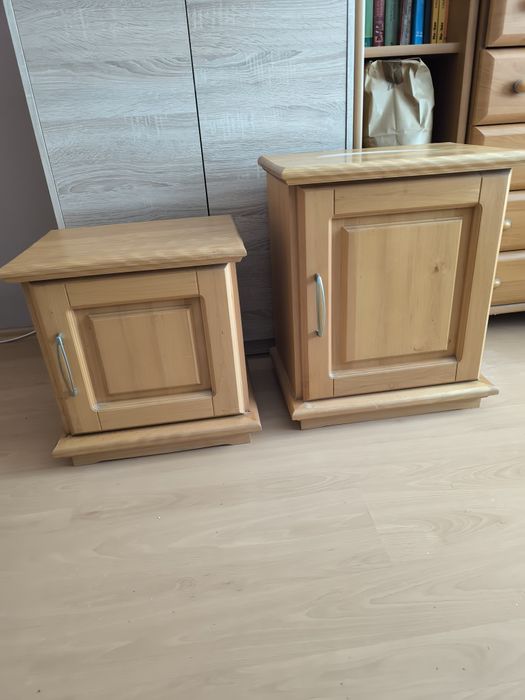 Dwie drewniane szafki w stanie bardzo dobrym