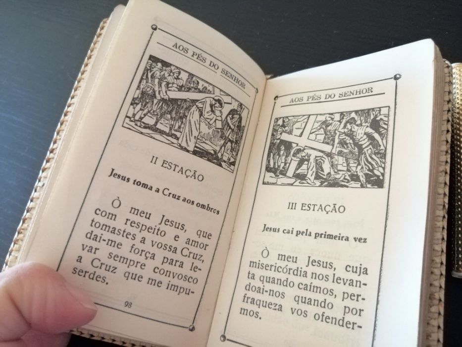 Livro de Missa de 1957 c capa entrançada e Oráculo de Nascimento de 71