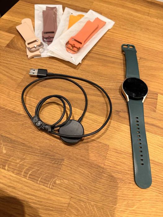 Sprzedam damski smartwatch Samsung Galaxy Watch 4 w wersji 40 mm.
