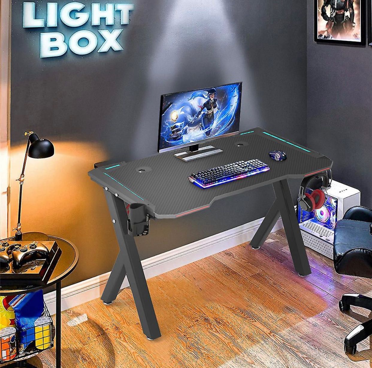 Mesa de computador gaming com luzes LED