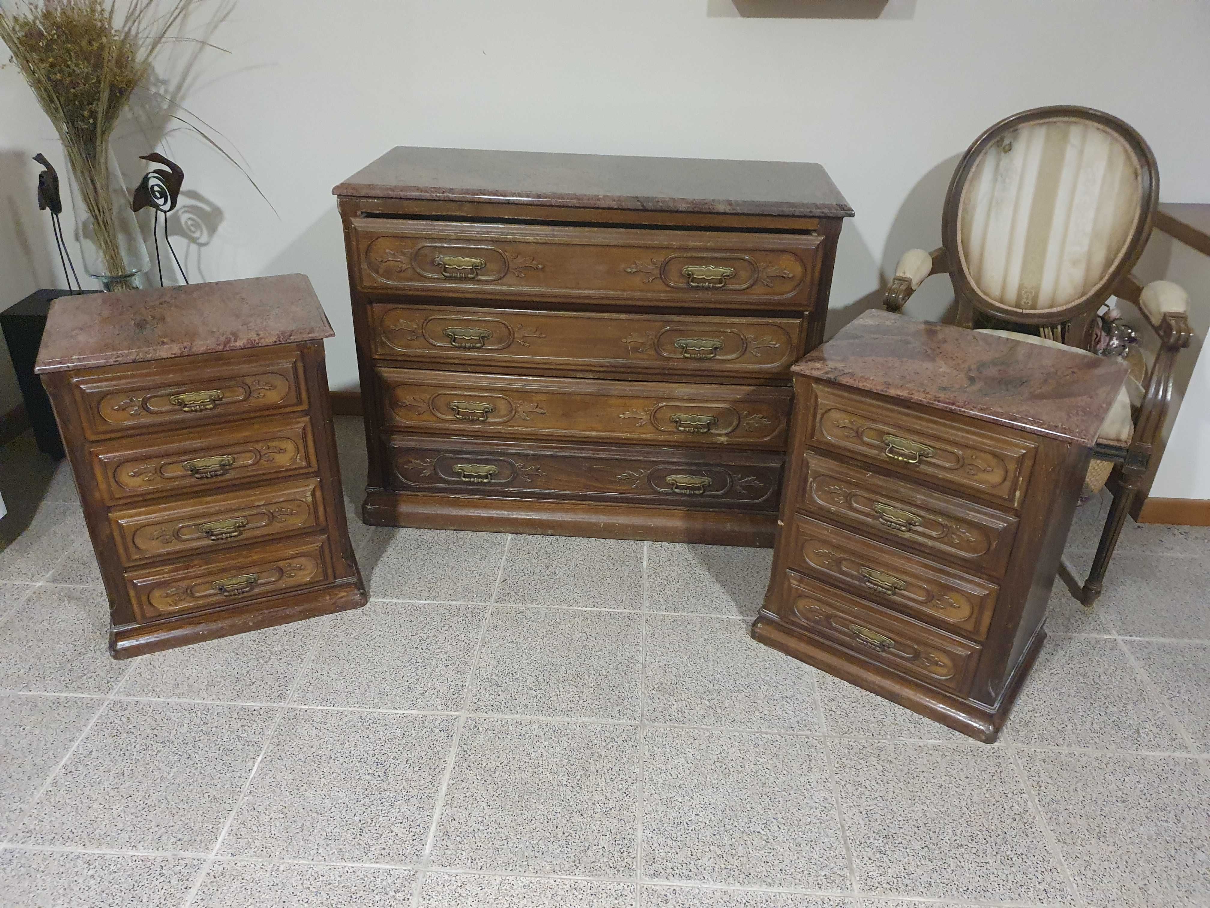 Conjunto comoda e mesas de cabeceira mármore, espelho e cadeira