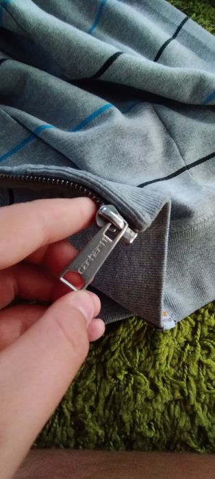 Продам кофту кархат без дірок не вигорівша Зу сума дірками розмір s