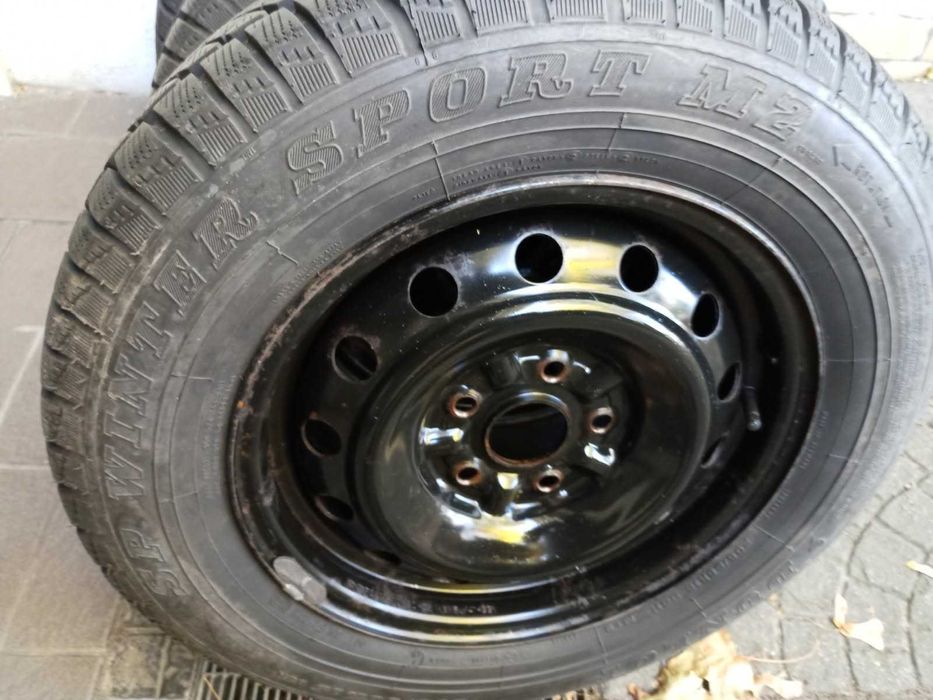 Opony zimowe DUNLOP, felgi stalowe R15 Toyota Camry