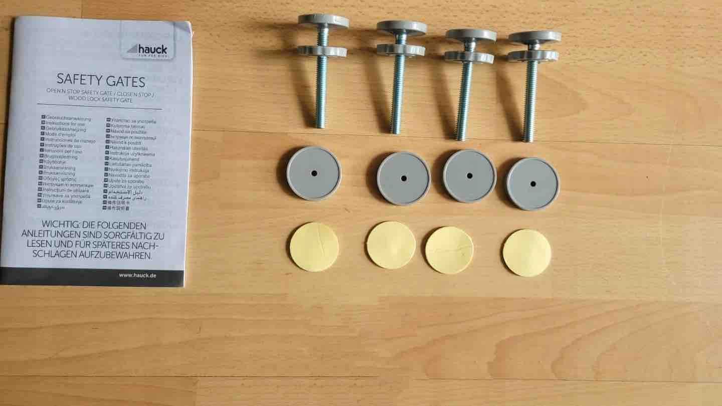 Hauck AutoClose Barierka ROZPOROWA z NISKIM PROGIEM na drzwi 75-80 cm