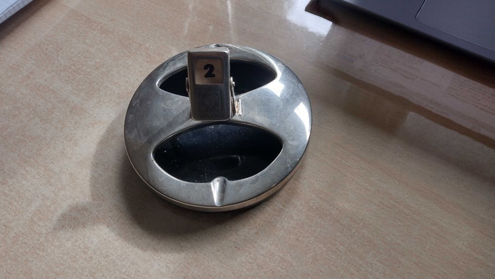 Popielniczka z kalendarzem analogowym PRL