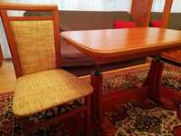 stół + 4 krzesła (tapicerowane)