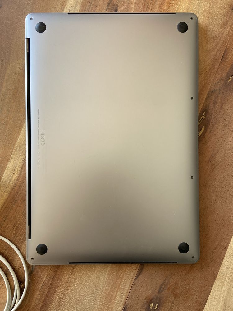 Macbook Pro 2018, 15”, i7 16RAM 256GB
