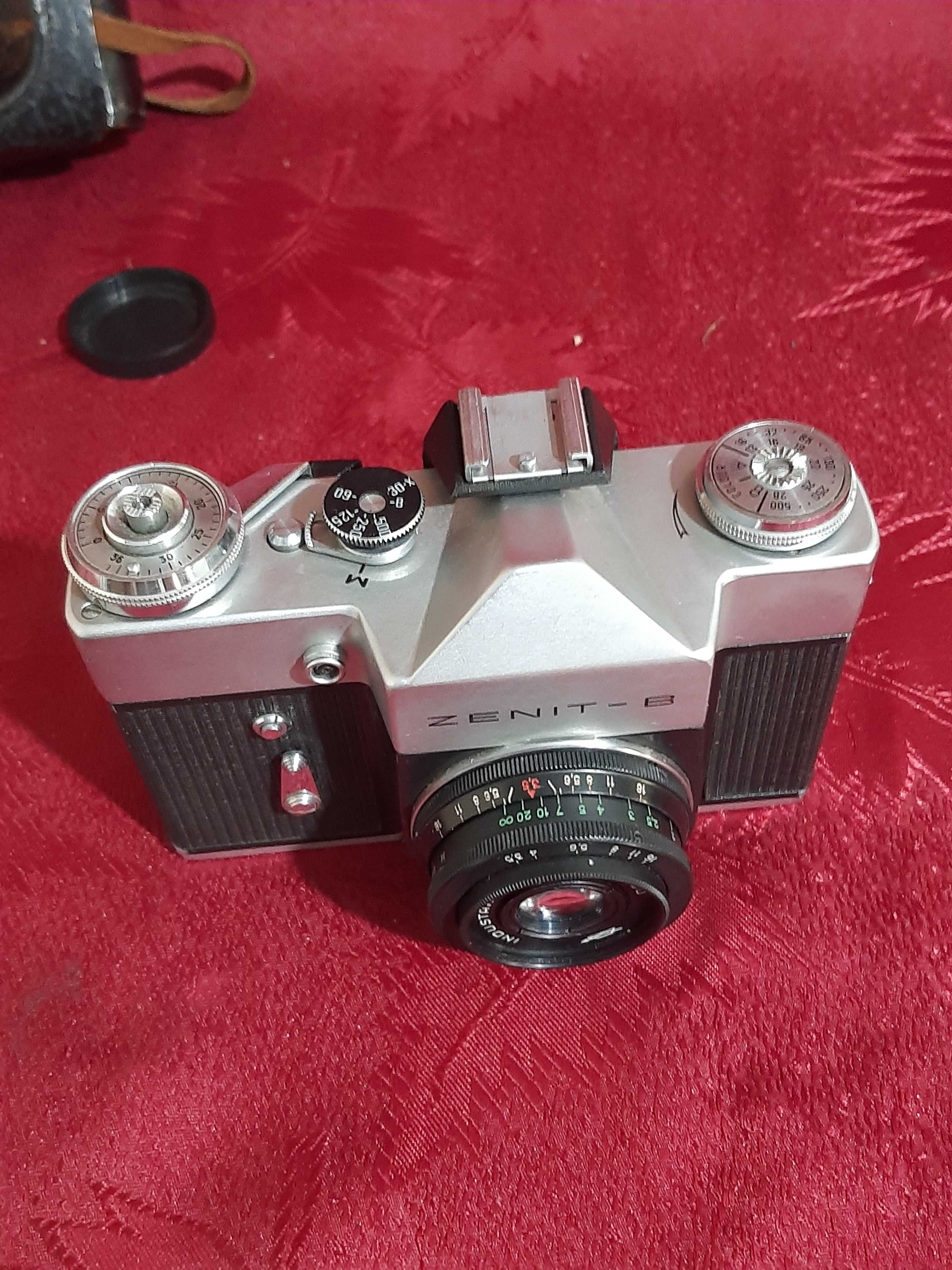 Пленочный фотоаппарат Зенит-В СССР.