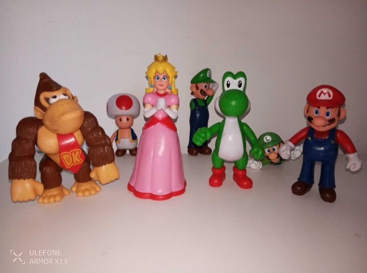 Brinquedos: 4 figuras Super Mario (apenas em conjunto)