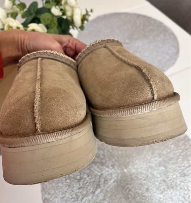 Ugg tag.        .