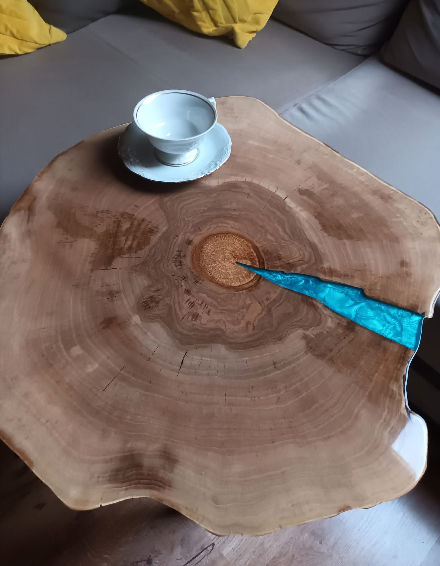 Handmade niepowtarzalny stolik kawowy jasny dąb żywica