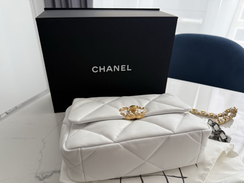 Нова сумка Chanel 19 white